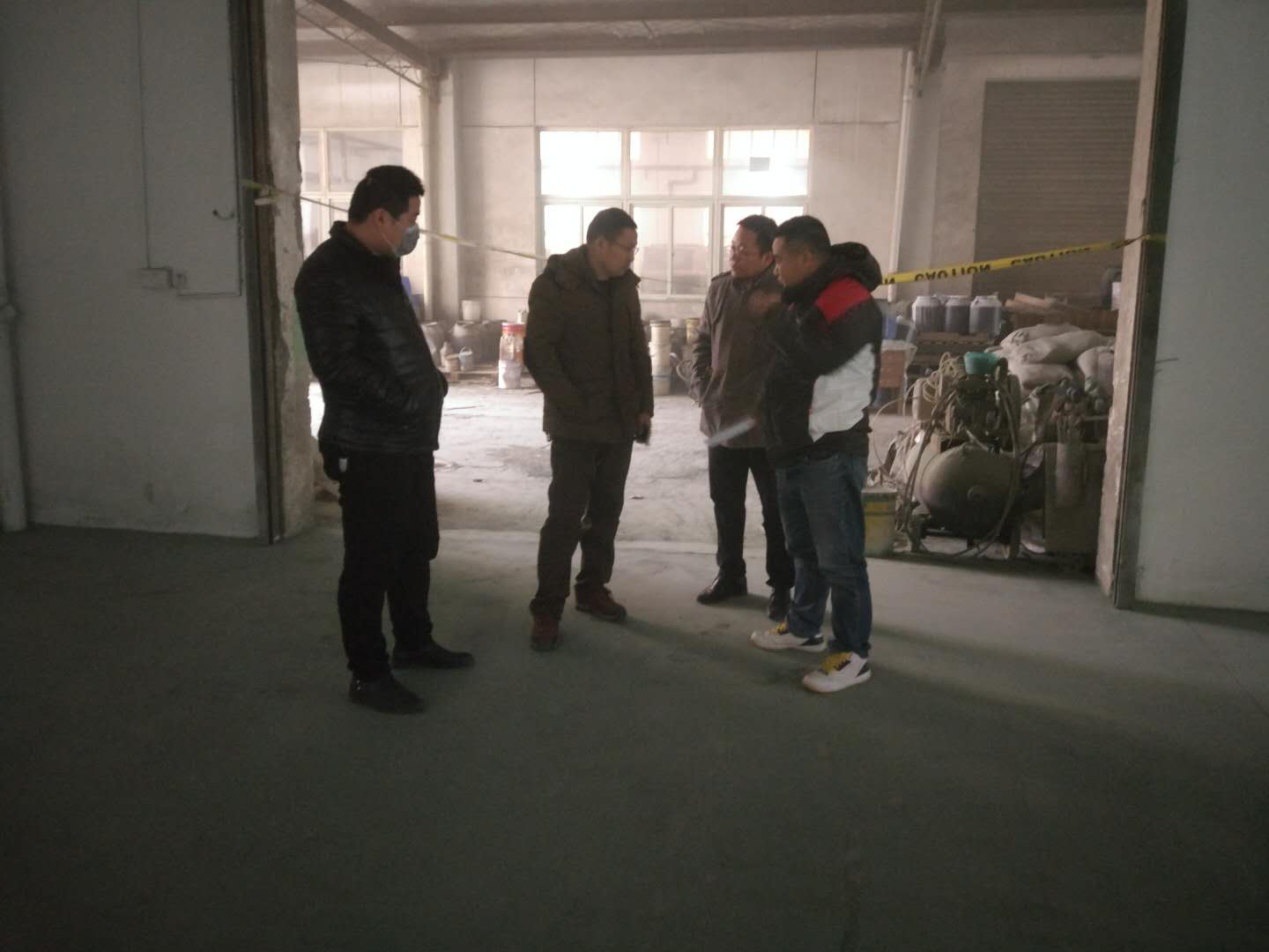 金潤胡總親臨施工現(xiàn)場指導(dǎo)混凝土鋼化地坪